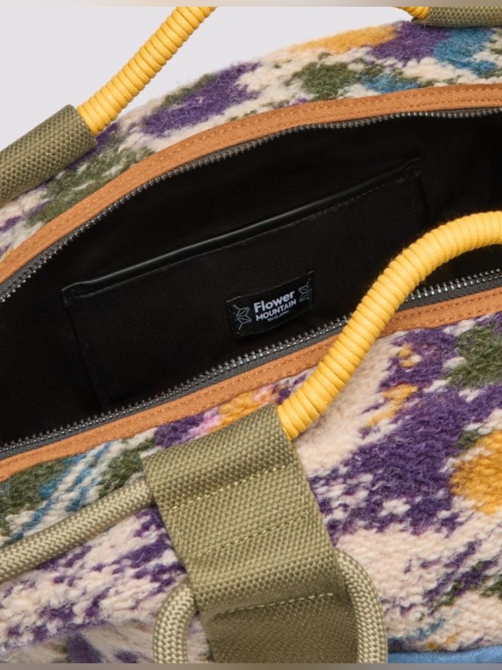 NWT Flower Mountain Weekend Bag in Multicolor - Picture 7 of 8